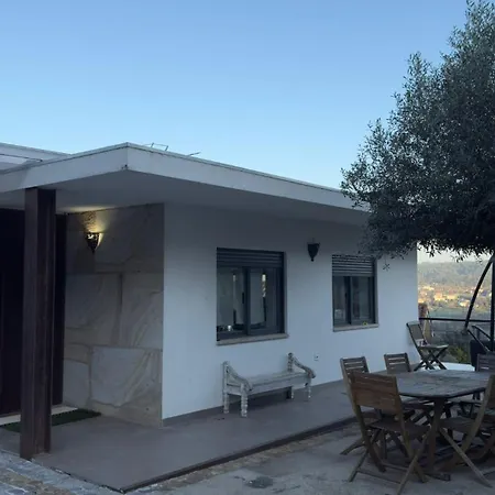 Holiday home Padel Casa E Estudio-vitorino De Piaes *