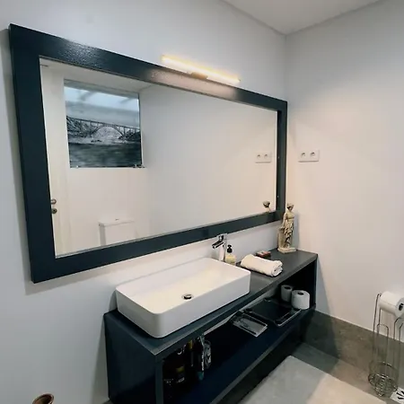 Padel Quartos' Casa E Estudio-vitorino De Piaes * Vitorino dos Piães